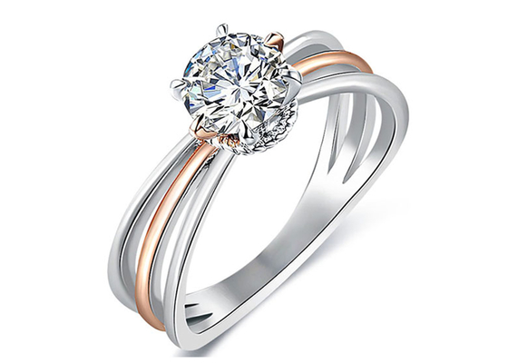 2 de Zilveren Ring van de toonkleur 9K met de Witte Moissanite Diamant van 1ct