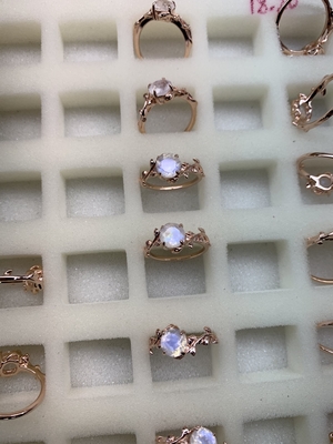 14K Rose Gold Moonstone Wedding Rings-de Ronde Besnoeiing van de Bladbloem