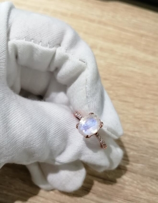 14K het witgoudovaal sneed Moonstone-de Ringen van de Verjaardagsring with CZ van Overeenkomstenvrouwen