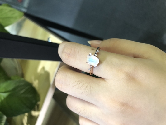 14K het witgoudovaal sneed Moonstone-de Ringen van de Verjaardagsring with CZ van Overeenkomstenvrouwen