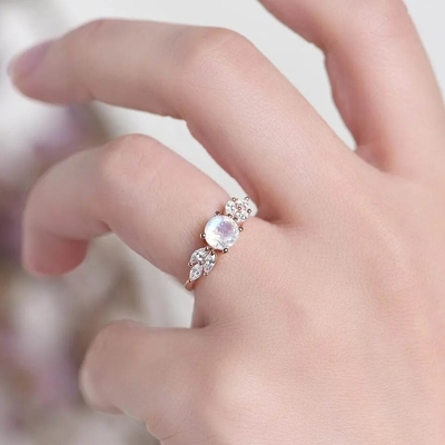 925 Sterling Silver Rose de gouden Halo Ring Rainbow Moonstone Ring van de 1 Karaatbloem