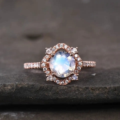 Ring van Moonstone van 925 de Juwelen de Sierlijke Ringen van Sterling Silver CZ Natuurlijke Gefacetteerde Blauwe