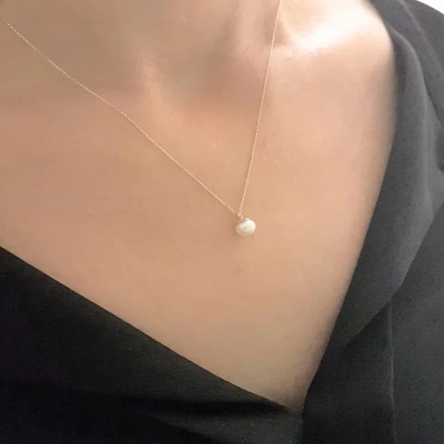14K de tegenhangerhalsband voor Vrouwen is met verfraaide een 6MM Zoetwaterparel