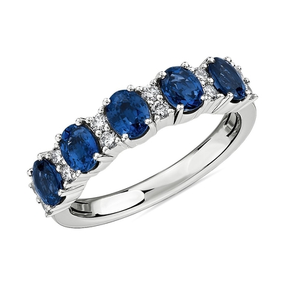 Blauw Ovaal Laboratorium Gecreeerd Saffier en Diamond Five-Stone Ring With Silver