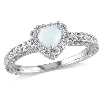 5.0mm hart-Gevormd Opaal en 1/8 CT. T.W. Diamond Frame Ring in Sterling Silver