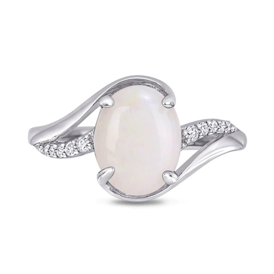 Ovaal Opaal en 1/15 CT. T.W. Diamond Bypass Split Shank Ring in Sterling Silver