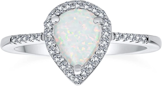 De tengere Halfedelsteenmicro bedekt CZ Halo Gecreeerd Wit Opal Ring Pear Shape Teardrop