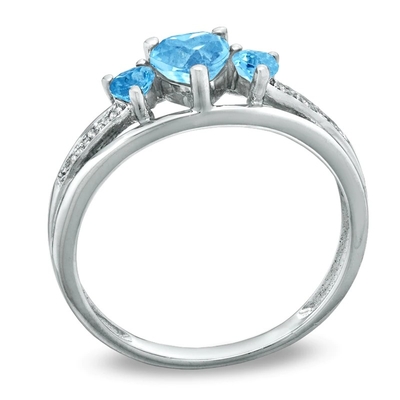 Het hart vormde Blauw Topaas en Diamond Accent Three Stone Promise-Rings10k Witgoud