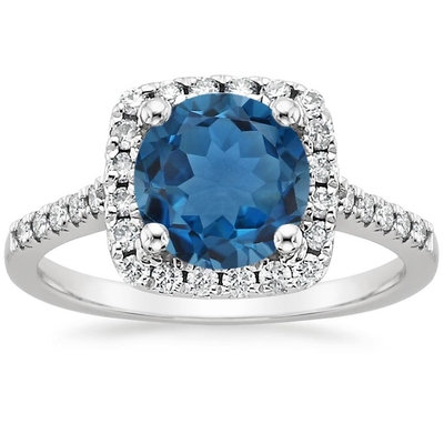 Het hart vormde Blauw Topaas en Diamond Accent Three Stone Promise-Rings10k Witgoud