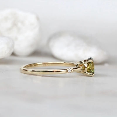 Laboratorium van de Besnoeiingstrouwringen van halojuwelen leidde het Ronde tot Groen Emerald Engagement Ring