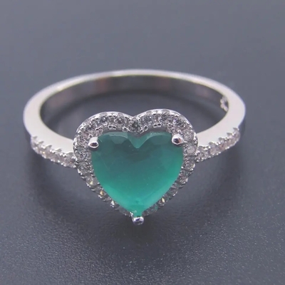 De geplateerde Natuurlijke Zoetwaterronde sneed Parel Groen Emerald Vintage Engagement Ring In Sterling Silver