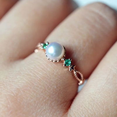 De geplateerde Natuurlijke Zoetwaterronde sneed Parel Groen Emerald Vintage Engagement Ring In Sterling Silver