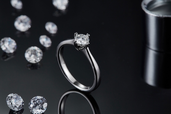9K met Zilveren de Juwelen Minimalistische Dame Ring van Mozaïekmoissanite