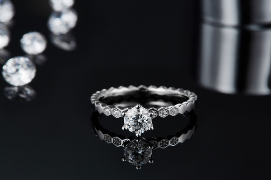 Het Ontwerp de Witte Overeenkomst van Moissanite van 1.16CTW Wavilion en Sapphire Platineve Diamonds Jewelry-voor Vrouwenring