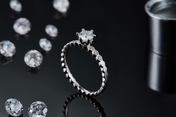 Het Ontwerp de Witte Overeenkomst van Moissanite van 1.16CTW Wavilion en Sapphire Platineve Diamonds Jewelry-voor Vrouwenring