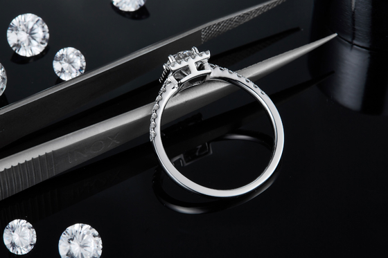 De witte Diamanten van het Ontwerpmoissanite van de Grootsheiddouane Vierkante bedekken Overeenkomst voor Vrouwenring