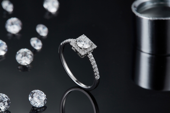 De witte Diamanten van het Ontwerpmoissanite van de Grootsheiddouane Vierkante bedekken Overeenkomst voor Vrouwenring