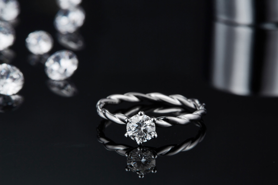 De Moissaniteovereenkomst voor de Trouwringwitgoud van Vrouwenring set diamonds and sapphire bedekt