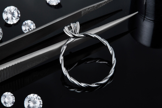 De Moissaniteovereenkomst voor de Trouwringwitgoud van Vrouwenring set diamonds and sapphire bedekt