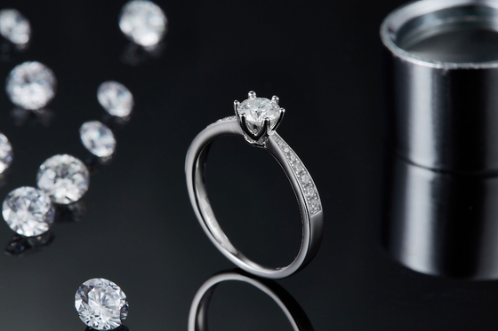De Verlovingsring14k Witgoud Moissanite Ring Vintage Engagement Ring van Milgrainmoissanite