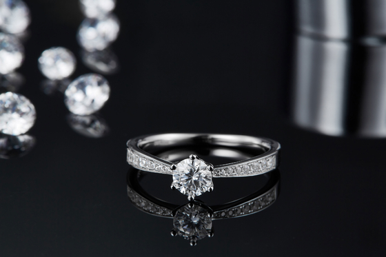 De Verlovingsring14k Witgoud Moissanite Ring Vintage Engagement Ring van Milgrainmoissanite