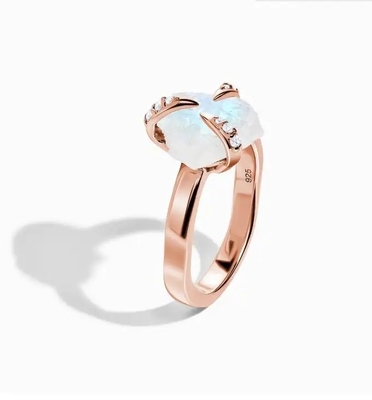 In Juwelen Ruw Moonstone Ring Sterling Silver 925 de Onregelmatige Juwelen van Drie Riekenvrouwen