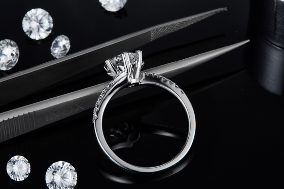 1.30CT witte van de de Juwelenovereenkomst van Moissanite en van Sapphire Platineve CZ de Vrouwenring