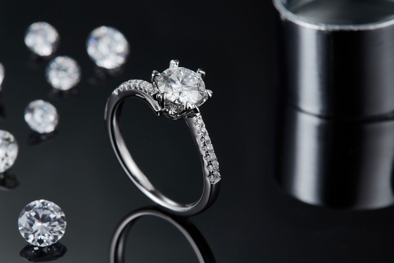 1.30CT witte van de de Juwelenovereenkomst van Moissanite en van Sapphire Platineve CZ de Vrouwenring