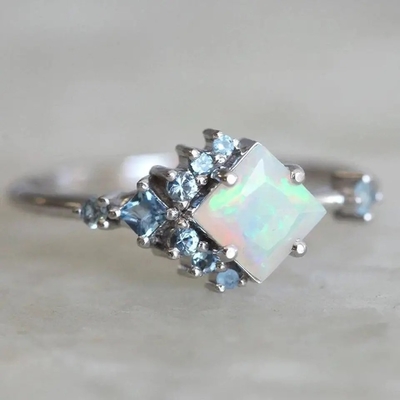 Vierkante Rhodium van CZ plateerde Natuurlijk Opal Ring 925 Sterling Silver Graceful Jewelry