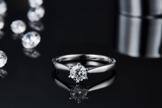 Minimalistische Huwelijksjuwelen 9K Zilveren Ring Round Cut White Moissanite CZ
