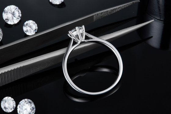 Minimalistische Huwelijksjuwelen 9K Zilveren Ring Round Cut White Moissanite CZ