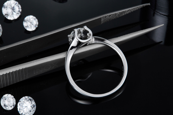 RD 4MM Trapezoïdale Witte van de Ringscz van Moissanite 9K Zilveren Minimalistische het Huwelijksjuwelen