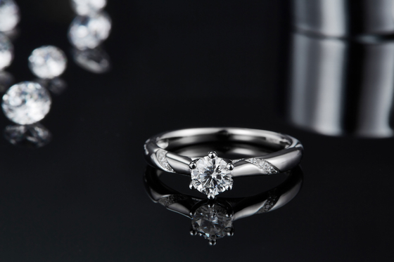Witte 925 Sterling Silver Custom Moissanite Ring Overeenkomst