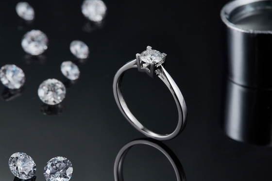 Unieke S925 Oost-west Plaatsend Emerald Cut Moissanite Wedding Engagement Ring Modern