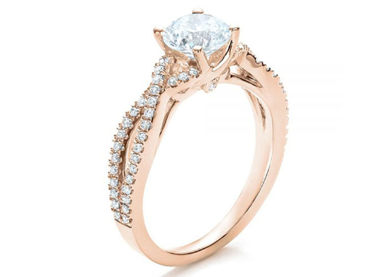 Klauw die 18K Rose Gold Ring 0.8ct met GH VS1 GIA Diamond plaatsen