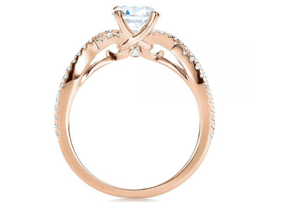 Klauw die 18K Rose Gold Ring 0.8ct met GH VS1 GIA Diamond plaatsen