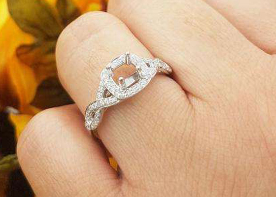 Semi het Witgoud van 0.38ct 1.3mm 14k zet Ringenkussen op voor Verjaardag wordt gesneden die