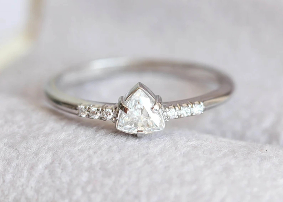 Manier Echt Diamond Jewellery Ring met 4×4mm ODM van de Driehoekssteen