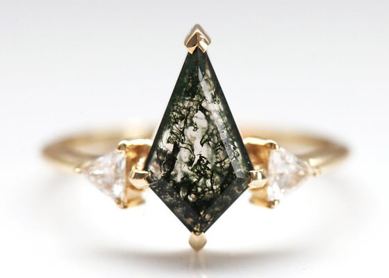 Driehoek Natuurlijk Moss Agate Engagement Ring, Gouden Ring With Diamonds OEM van 9k ODM