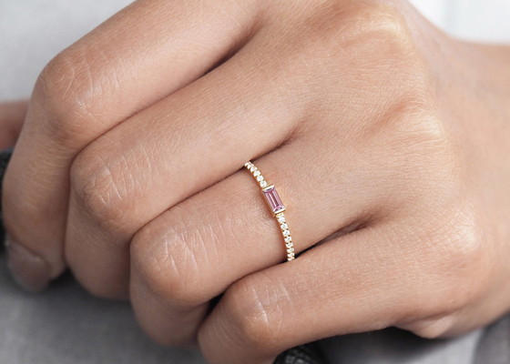De dunne Breedte van de Diamant9k Gouden Ring 0.20ct 2.5MM voor het Plaatsende Type van Overeenkomstenriek