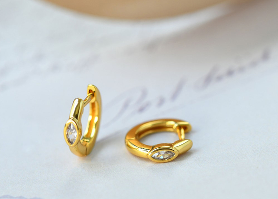 De Gouden Oorringen Marquise Cut Inner 8.5mm van de Huggiehoepel 9K Oouter 11.5mm Afmeting
