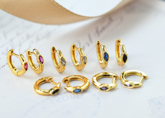De Gouden Oorringen Marquise Cut Inner 8.5mm van de Huggiehoepel 9K Oouter 11.5mm Afmeting