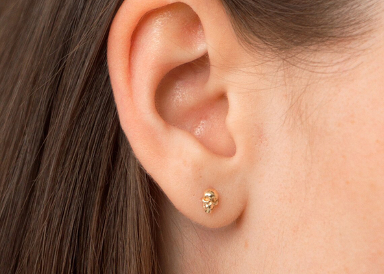 Oorringen 3×5MM van de verjaardags Gouden Schedel Riekhand het Plaatsen Type ODM