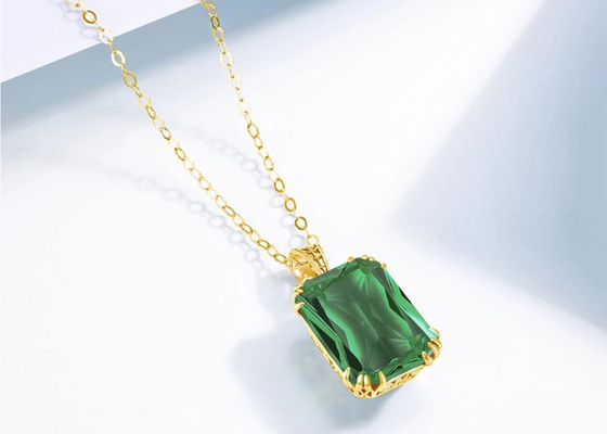 De uitstekende Gouden Halsbanden 2.67ct 8×10mm van 14K met Natuurlijk Emerald Pendant