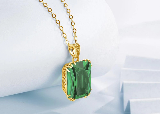 De uitstekende Gouden Halsbanden 2.67ct 8×10mm van 14K met Natuurlijk Emerald Pendant